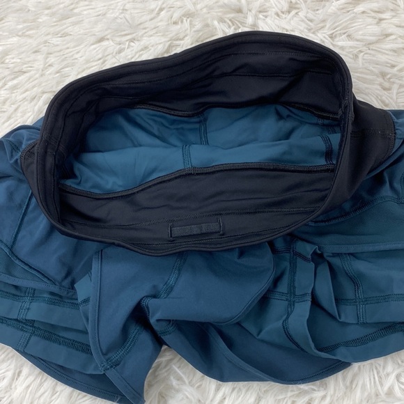 Lululemon Hotty Hot Short (Naked 4") Submarine / Black - Picture 4 of 6